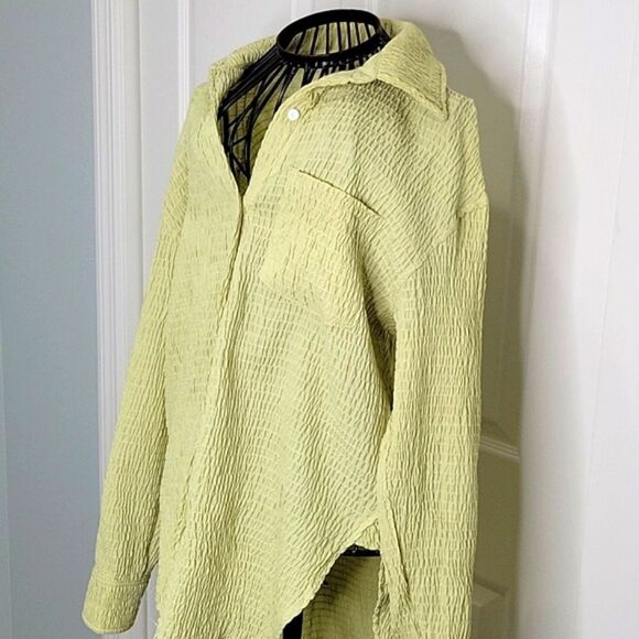 FORE Spring Green Puckered Blouse Size Small - Picture 2 of 9